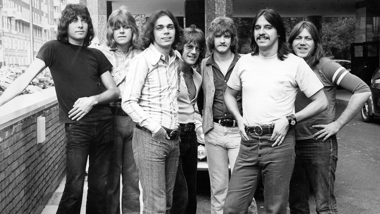 chicago-band-billboard-1960s-1500x845