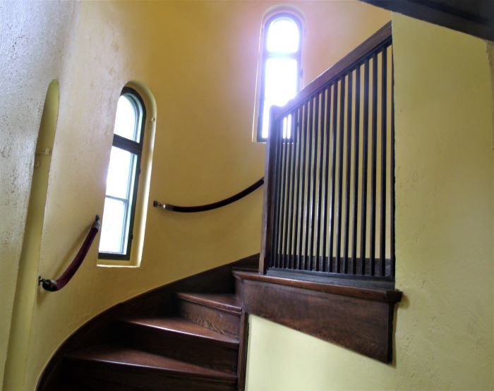 resized winding stairway from 2nd to 3rd floor basement is 1st fl 060221