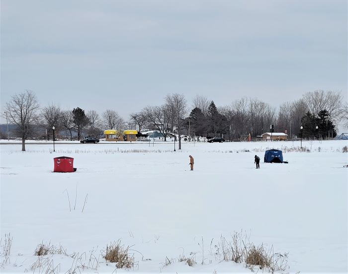 ice fishermen 013122