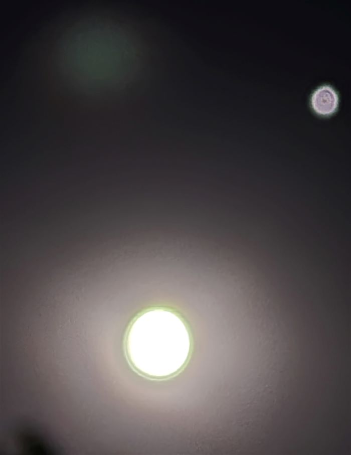 resized full moon looks strange 20221008_201133 (2)